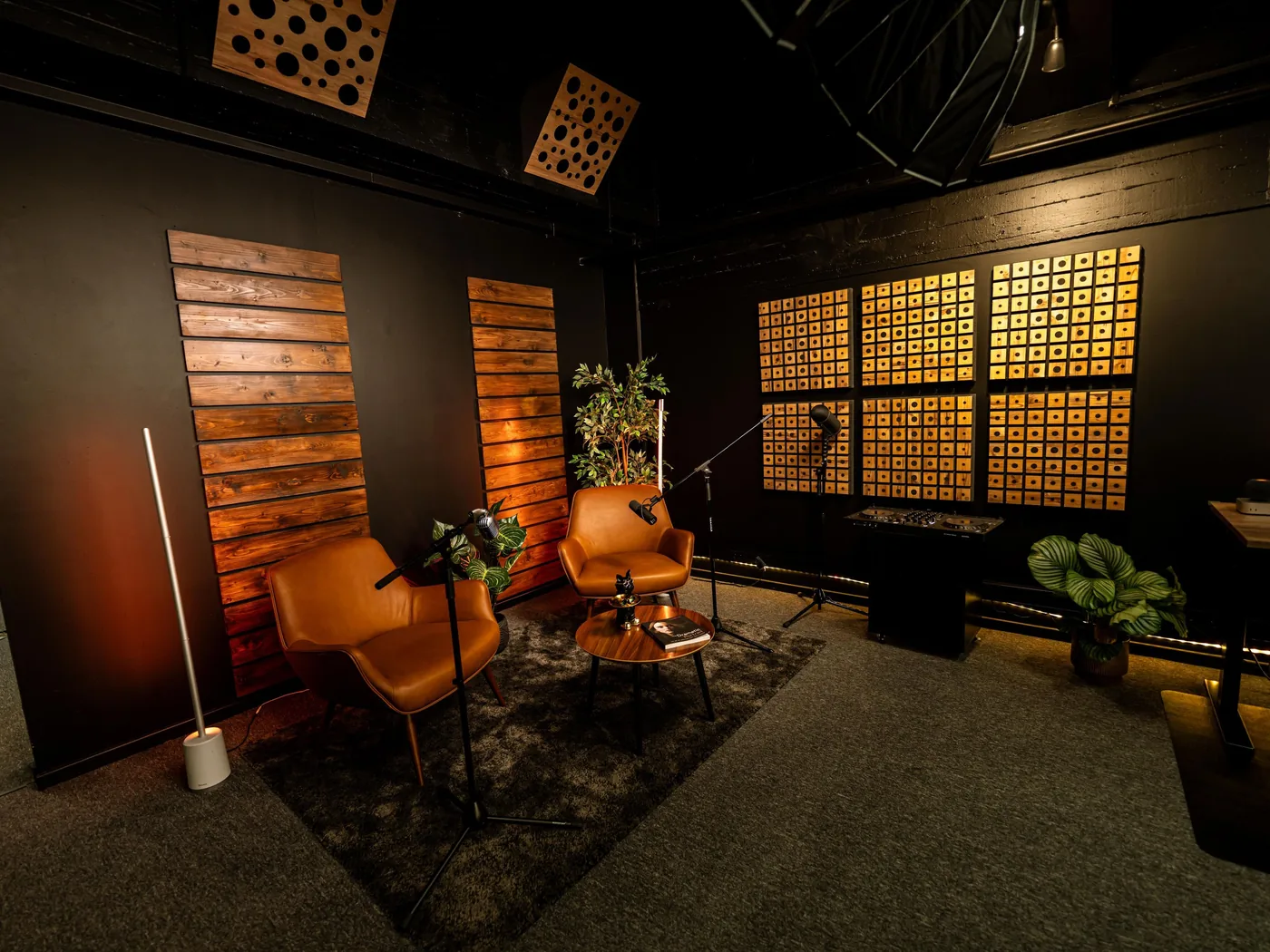 Lubbad Production podcast studio and recording equipment